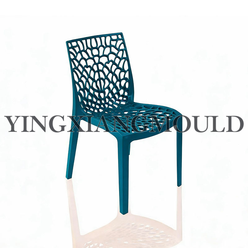Silla con respaldo calado